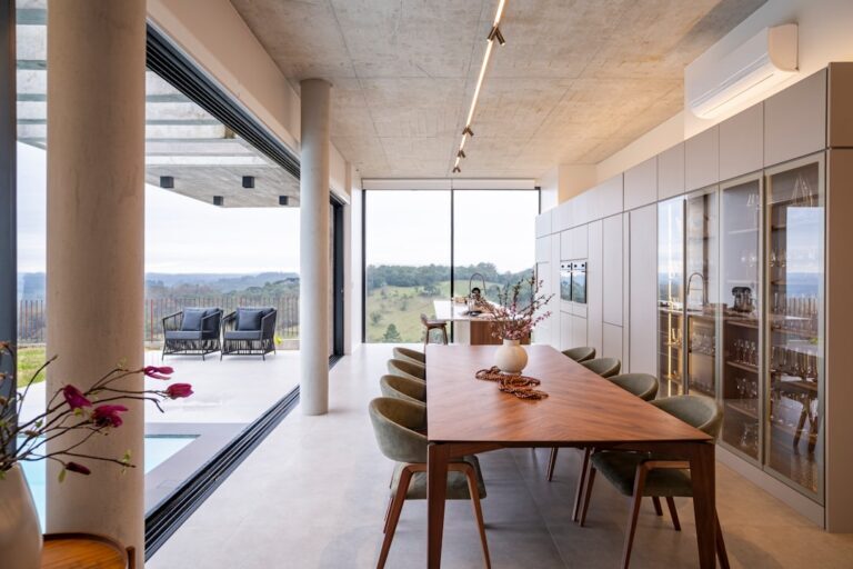 Non-Toxic Home Scenting: Elevating Air Purity & Luxury - minimalist luxury home interior clean air